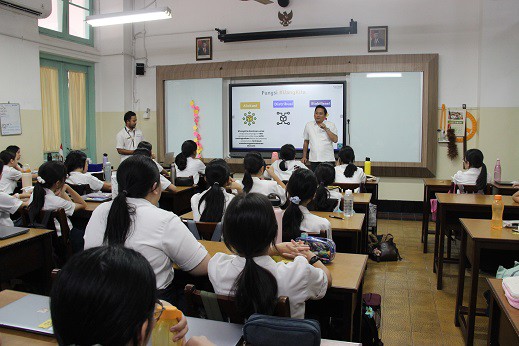 Program Kemenkeu Mengajar di SMP Santa Ursula Jakarta.